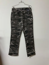 Load image into Gallery viewer, Ethyl (4) camo fray trim jean NWT
