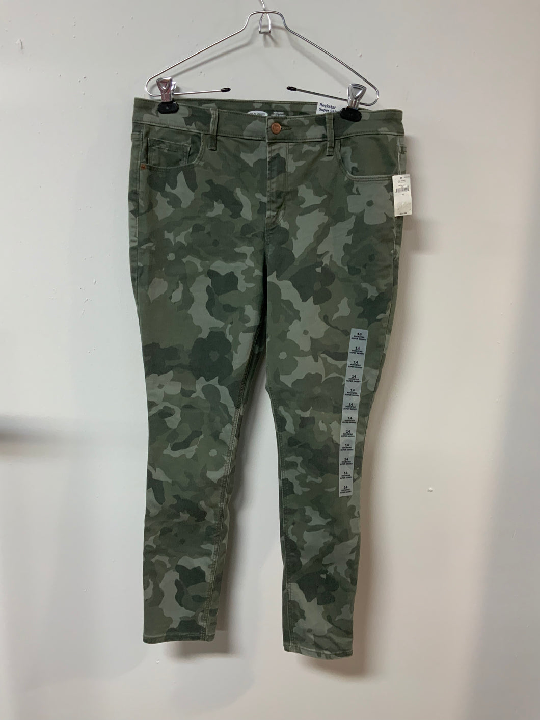 Old Navy (14) Rockstar Camo NWT