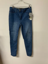 Load image into Gallery viewer, Slim Sat (4,8) gey Leop rev jean NWT
