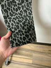 Load image into Gallery viewer, Ethyl (4) leop/Camo rv Jen NWT
