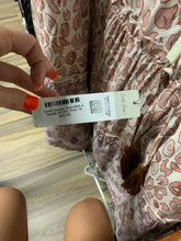 Load image into Gallery viewer, Charlie ((M) pink leop elas skirt NWT
