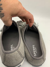 Load image into Gallery viewer, Sperry (9) Silver Tenn
