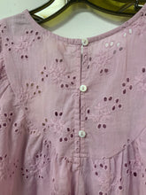Load image into Gallery viewer, Hem (M) lav eyelet NWT
