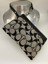Load image into Gallery viewer, Coach signature wristlet NWT
