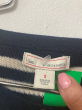 Load image into Gallery viewer, GAP (S) navy cream button cardigan
